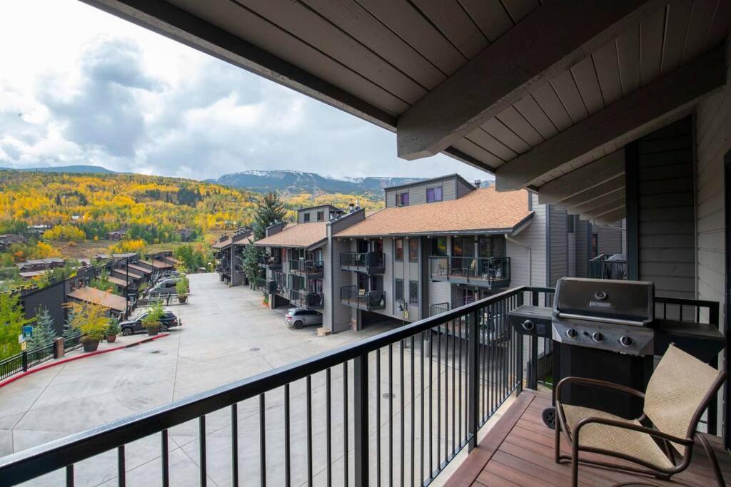 סנואומאס ווילג' Updated 3 Bedroom 2 Ba With Pool & Hot Tub - Stunning Mountain Views! מראה חיצוני תמונה