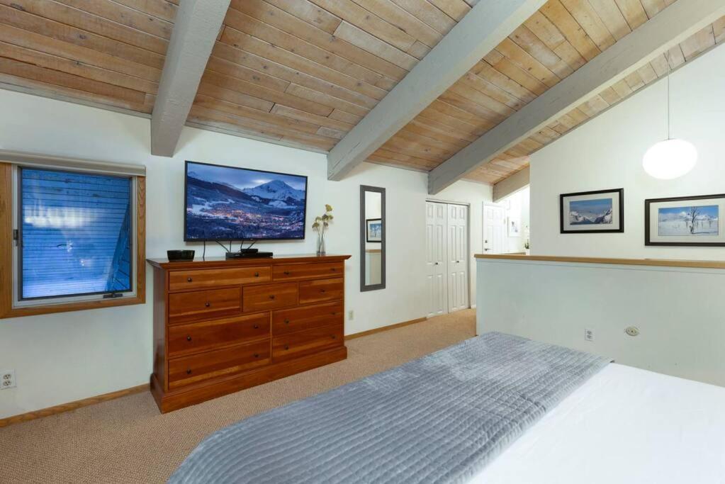 סנואומאס ווילג' Updated 3 Bedroom 2 Ba With Pool & Hot Tub - Stunning Mountain Views! מראה חיצוני תמונה
